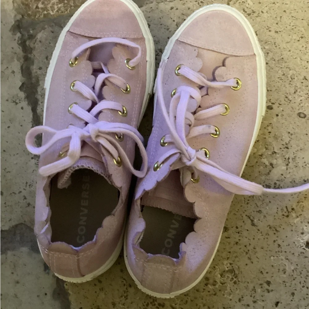 Size 2- Converse Chuck Taylor All Star Low Frilly Thrills Pink Foam suede Q2